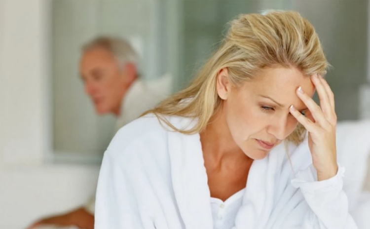 Xoa bóp bấm huyệt điều trị rối loạn tiền mãn kinh